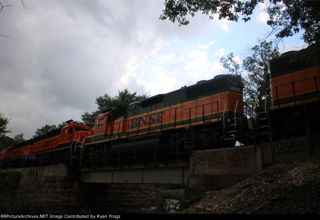 BNSF 2325